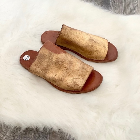 HANDMADE Italian leather distressed gold sandal - Picture 1 of 7